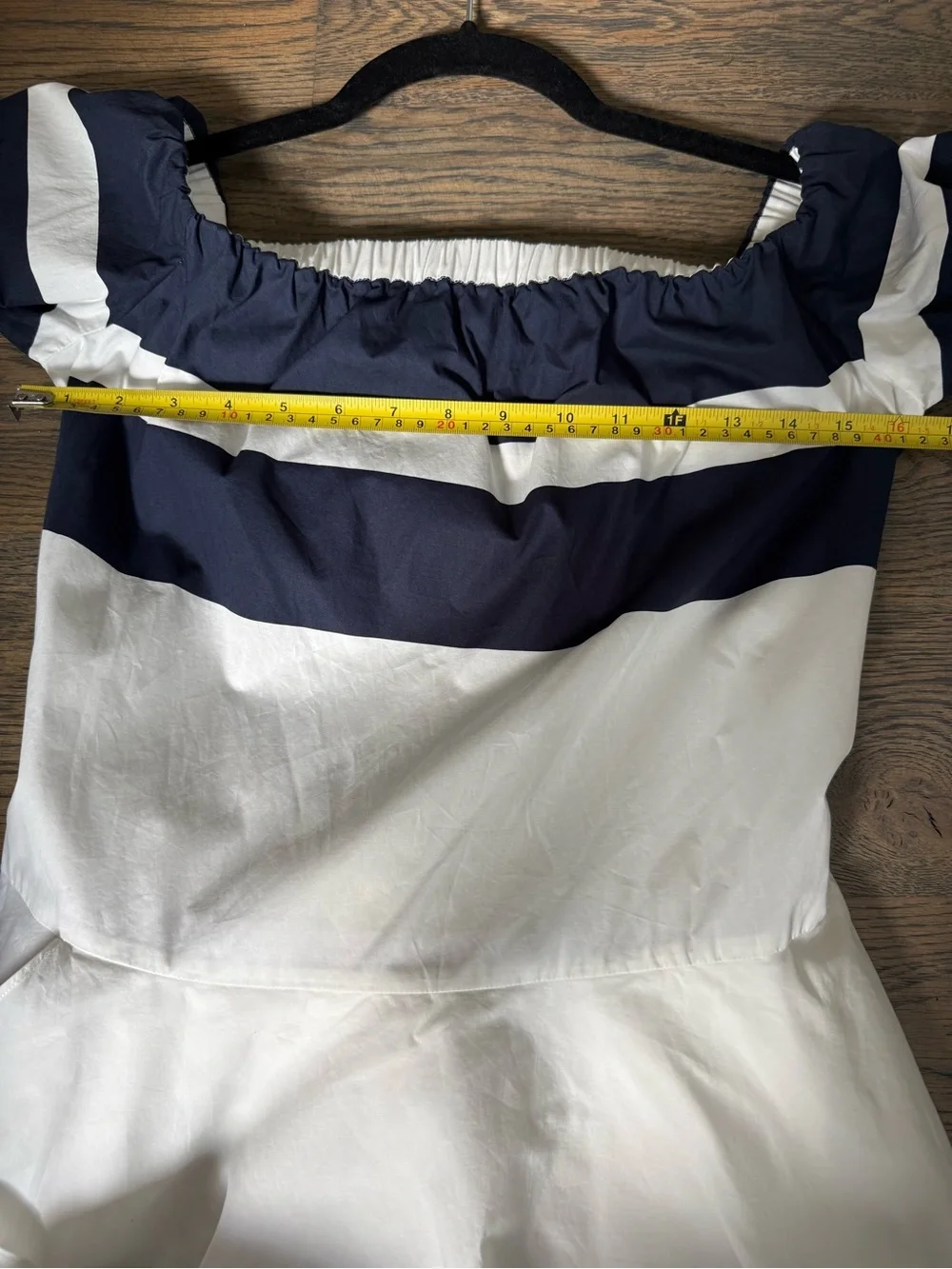 10 Crosby Derek Lam Intermix Exclusive Off-The-Shoulder Shirtdress. Size 4.